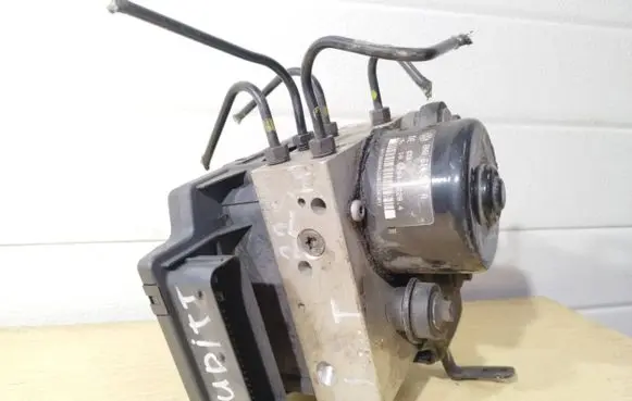 Audi TT Mk1 ABS Pump 8N0907379E TZU0M16E39 8N0614517A