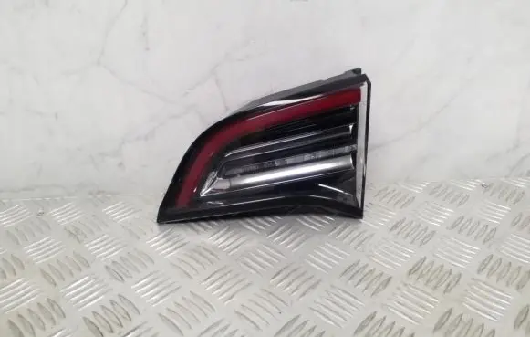 Tesla Model 3 Tailgate rear/tail lights 1077402