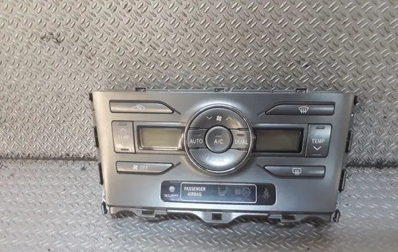 Toyota Auris 150 Climate control unit 5590002220B