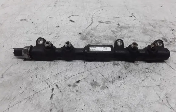 Ford Mondeo Mk III Fuel main line pipe
