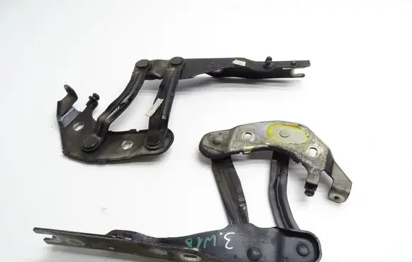 Engine bonnet/hood hinges