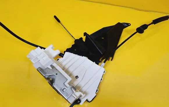 Mercedes-Benz B W245 Rear door lock 1697302235