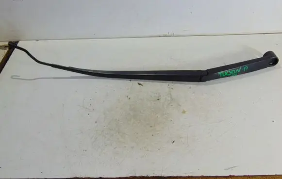 Hyundai Tucson TL Front wiper blade arm