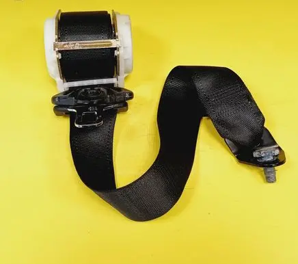 Rear seatbelt