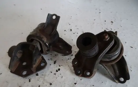 KIA Sportage Engine mount bracket