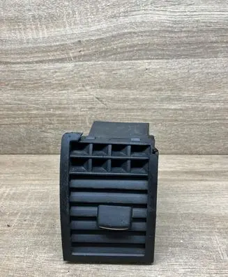 Volkswagen Touareg I Dash center air vent grill 7L6819704D