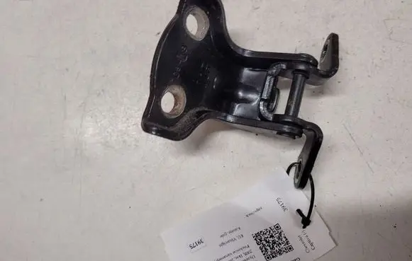 Chevrolet Captiva Rear door upper hinge