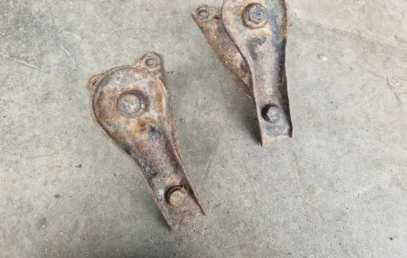 Volkswagen Golf III Rear differential/diff mount bracket 1H9505129