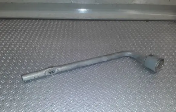 Mitsubishi Grandis Wheel nut wrench 