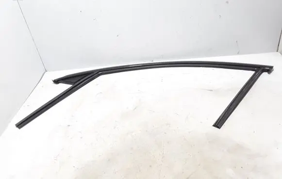 Volvo V60 Rubber seal front door (on door) 32274383