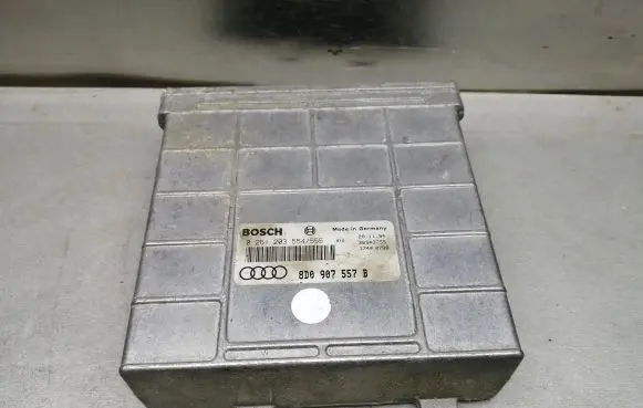 Audi A4 S4 B5 8D Engine control unit/module 8D0907557B 0261203554