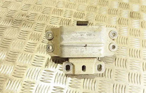Volkswagen PASSAT B6 Engine mount bracket 3C0199555P