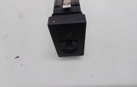 Volkswagen PASSAT B5.5 Seat heating switch