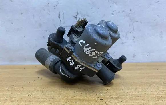 Mercedes-Benz E W210 Coolant heater control valve 0018307784 C4652