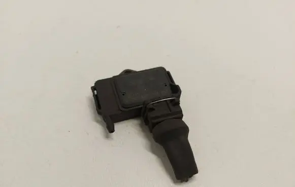 Volkswagen PASSAT B4 Air pressure sensor 0261230008