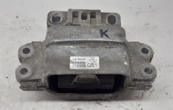 Volkswagen Touran II Engine mount bracket 3318205