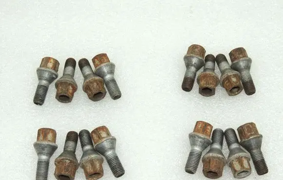 Nissan Navara D40 Nuts/bolts 7703003014