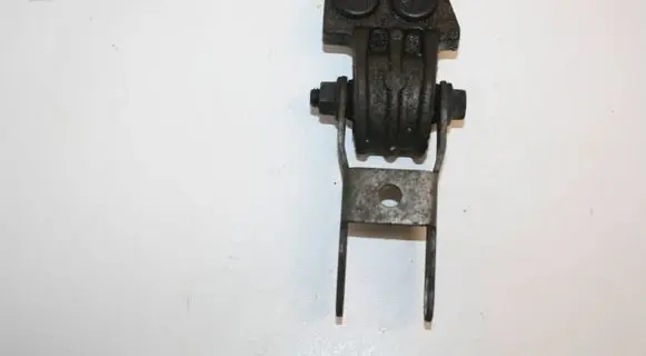 Volvo V70 Engine mount bracket 30680750