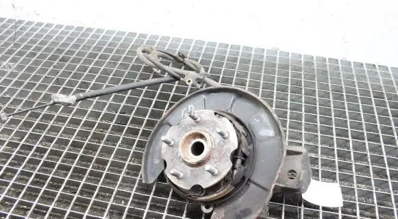 Toyota RAV 4 (XA40) Rear wheel hub