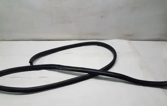 Hyundai i30 Rubber seal rear door 821202H001