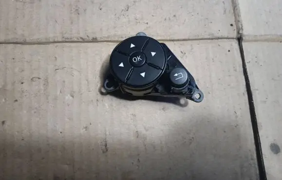 Mercedes-Benz E C207 W207 Steering wheel buttons/switches A2048210151 33492401 305544040162AB