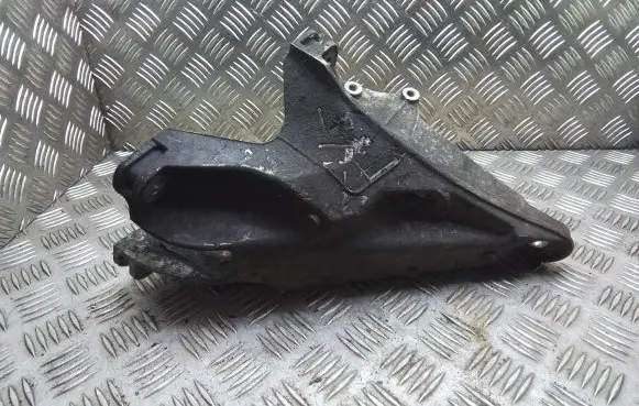 Volkswagen Transporter - Caravelle T5 Engine mounting bracket 7H0199370B
