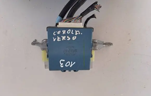 Toyota Corolla E140 E150 Combustion control unit/module 896180F020 MB1238009021