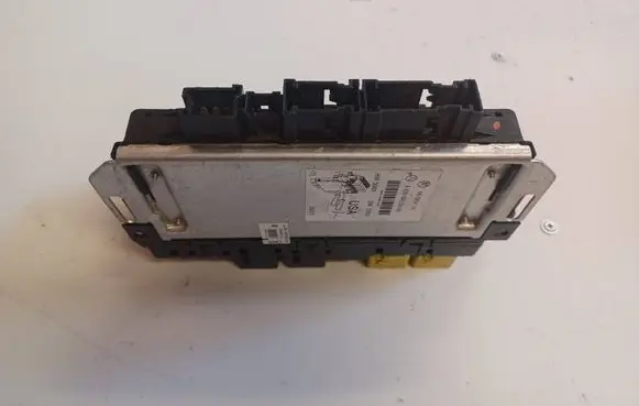 Mercedes-Benz E W211 SAM control unit A0295450432