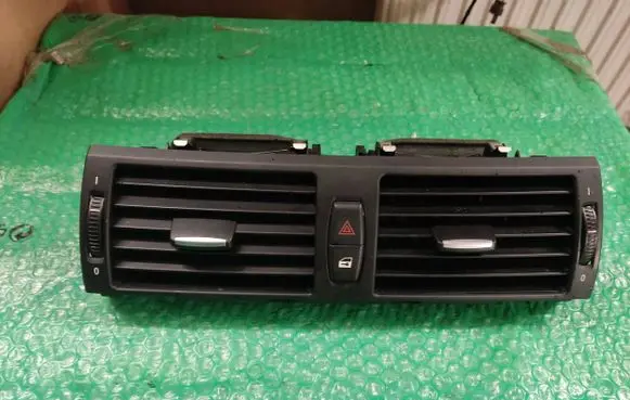 BMW X5 E70 Dash center air vent grill 6958654 7161801 7161802