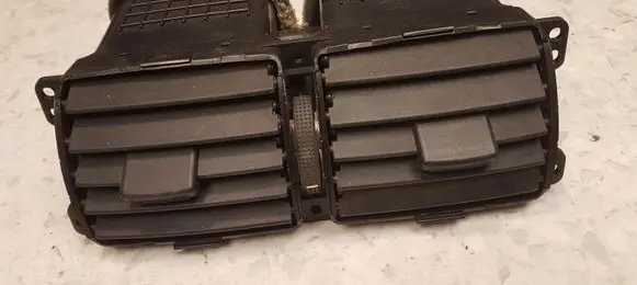 Hyundai Tucson LM Dash center air vent grill 974102E000 JM97320A