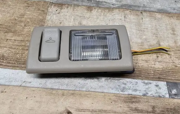 Chrysler Pacifica Rear seat light VJ5909