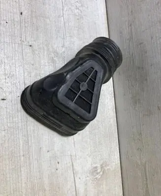 Dacia Sandero III Air intake duct part 165558534R 118184