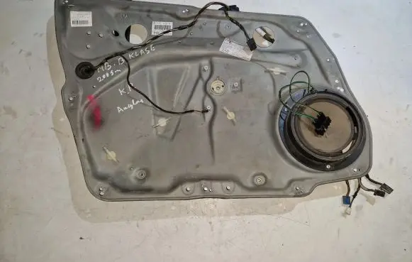 Mercedes-Benz B W245 Front door manual window regulator A1697202979