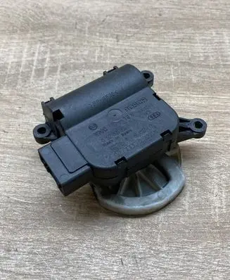 Seat Leon (1P) Air flap motor/actuator 8E1820511C 0132801302