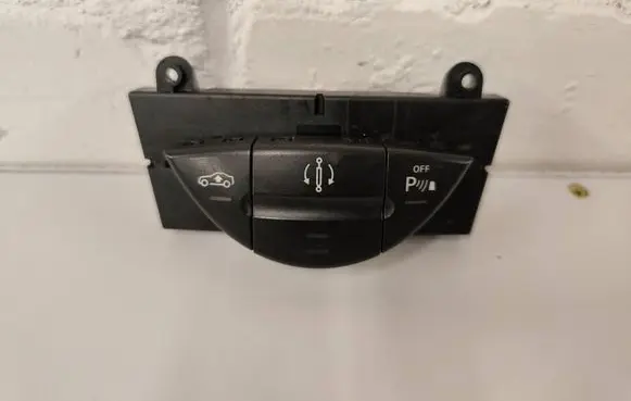Mercedes-Benz CLS C219 Parking (PDC) sensor switch 2118217058 03751202
