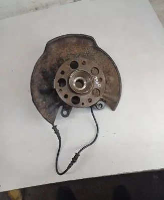 Mercedes-Benz Vaneo W414 Front wheel hub 4140002