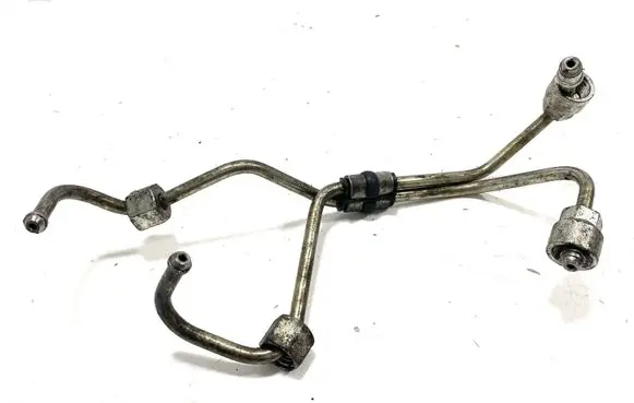 Volvo XC60 Fuel injector supply line/pipe 