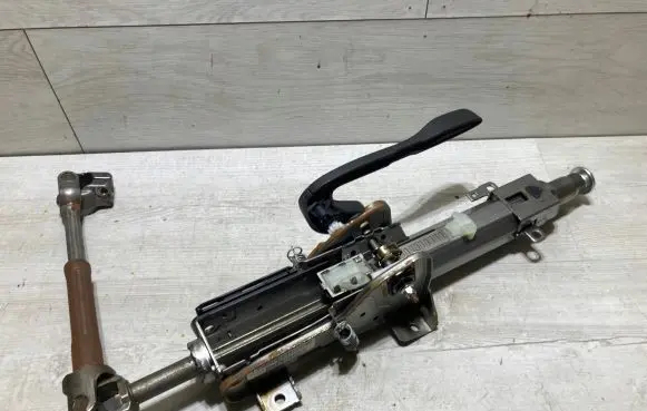 Steering wheel axle set