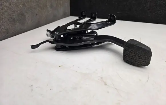 Mercedes-Benz Sprinter W907 W910 Brake pedal A9102902300 20250519 E2519010313