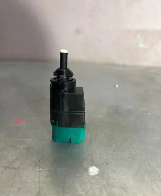 Renault Captur II Brake pedal sensor switch 253203383R