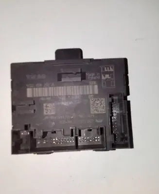 Volkswagen Golf VII Door control unit/module 5q0959392