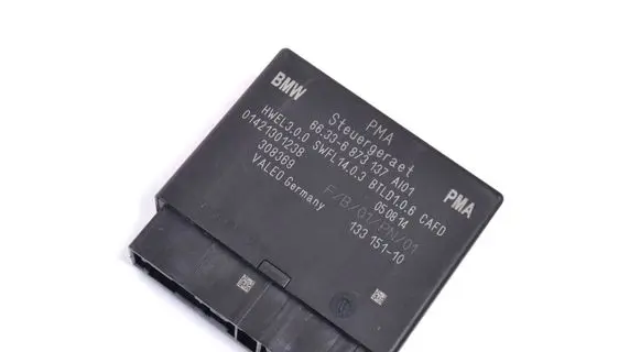Audi A4 S4 B7 8E 8H Parking PDC control unit/module 6873137