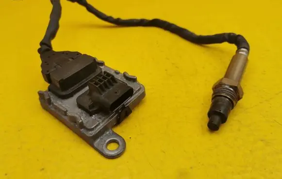 Mercedes-Benz C W205 Lambda probe sensor A0009057108