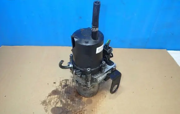 Citroen C4 I Picasso Power steering pump 9675811080