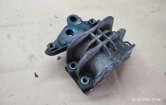 Ford Tourneo Custom Engine mount bracket