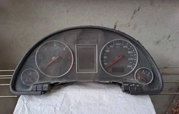 Audi A4 S4 B6 8E 8H Speedometer (instrument cluster) 8E0920900G