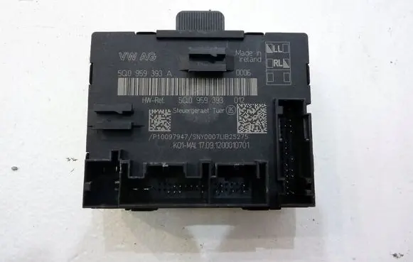 Volkswagen Golf VII Door control unit/module 5Q0959393A