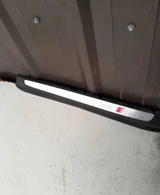 Front sill trim cover