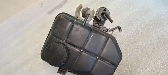 Mercedes-Benz C W203 Coolant expansion tank/reservoir 2035000049