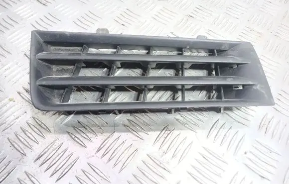 Renault Megane II Front bumper upper radiator grill G8200114156